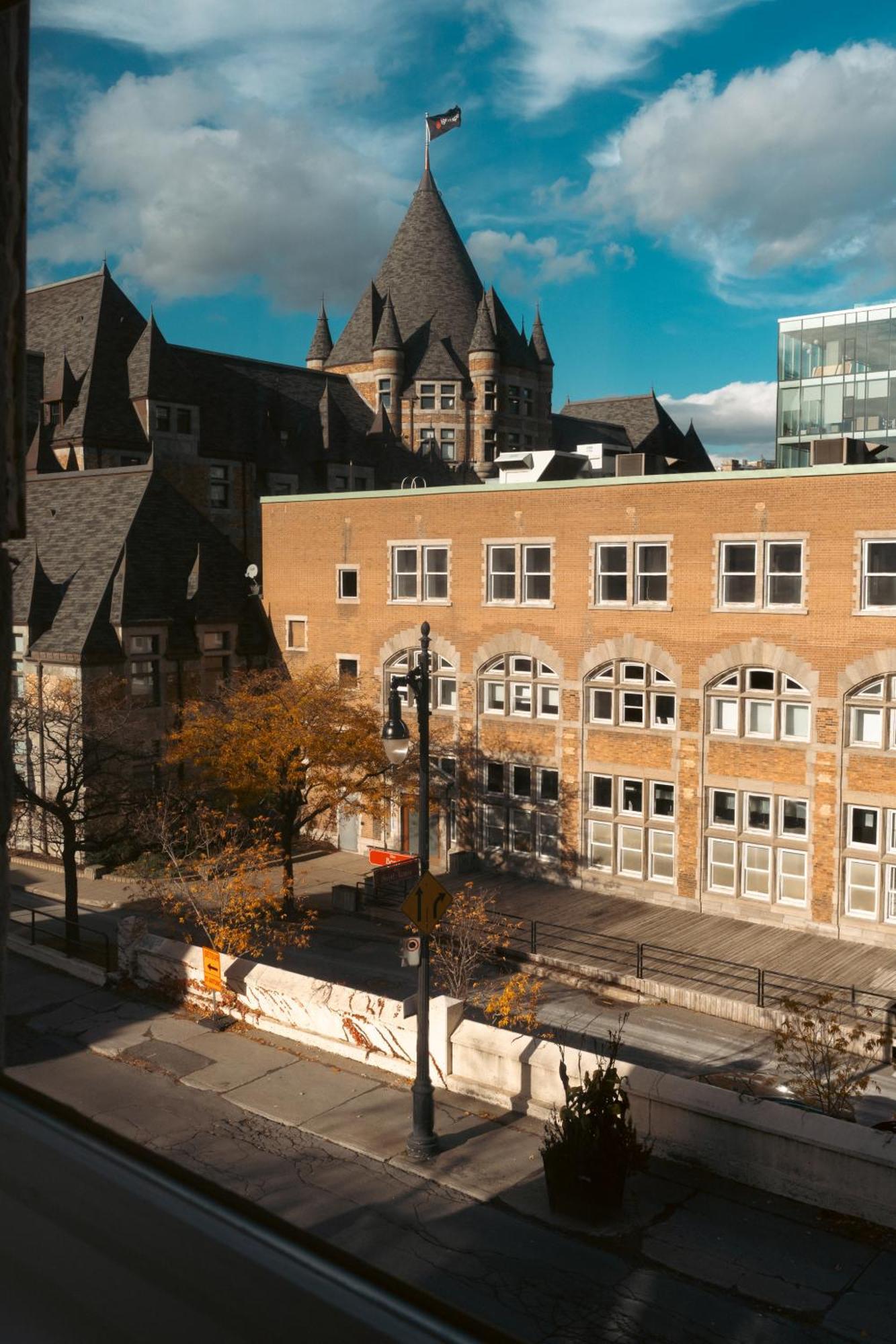 Lift Hotel Montreal Exterior photo